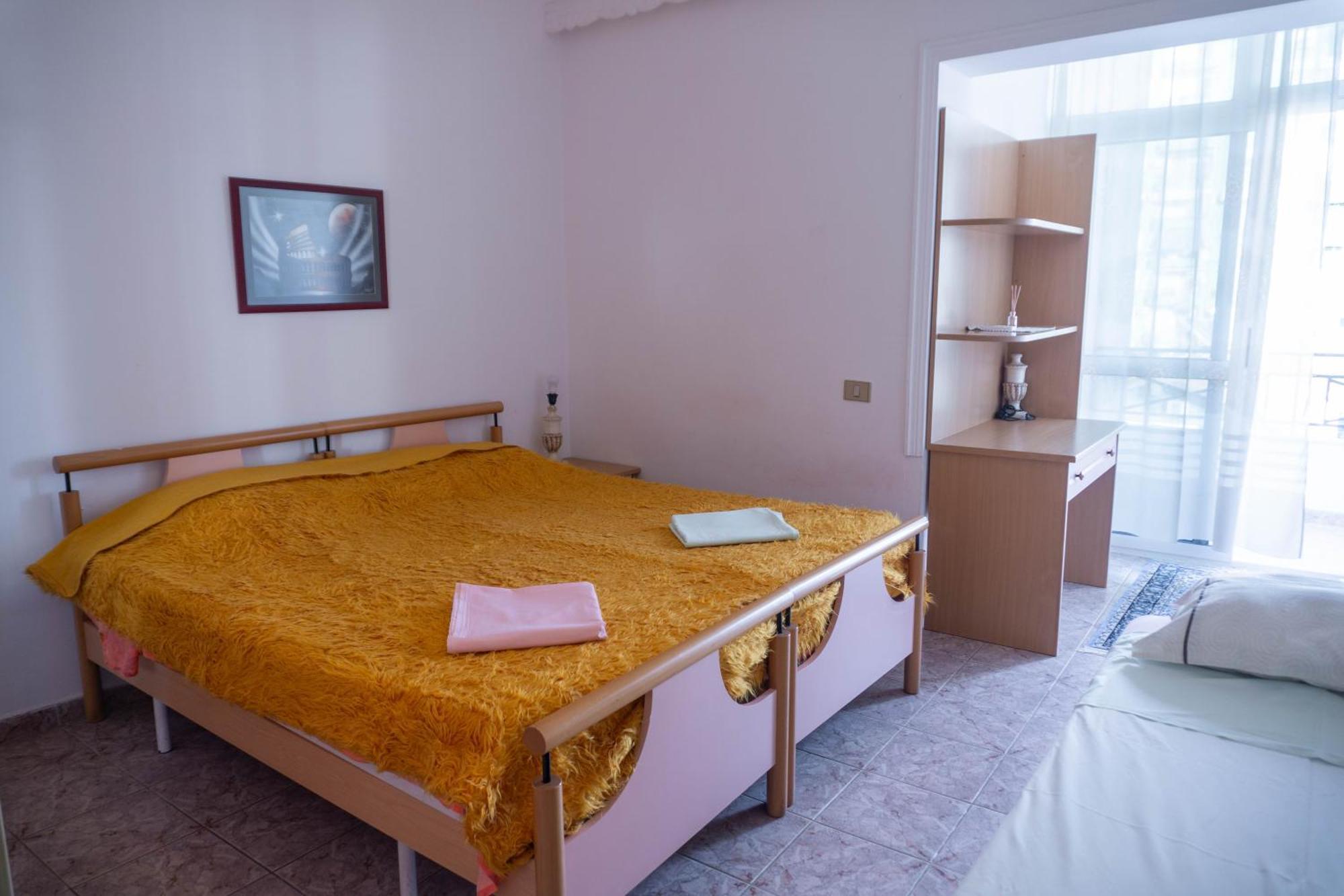 Bllok Bright Private Bedrooms With Private Bathroom On Shared Apartment Tirana Exterior foto