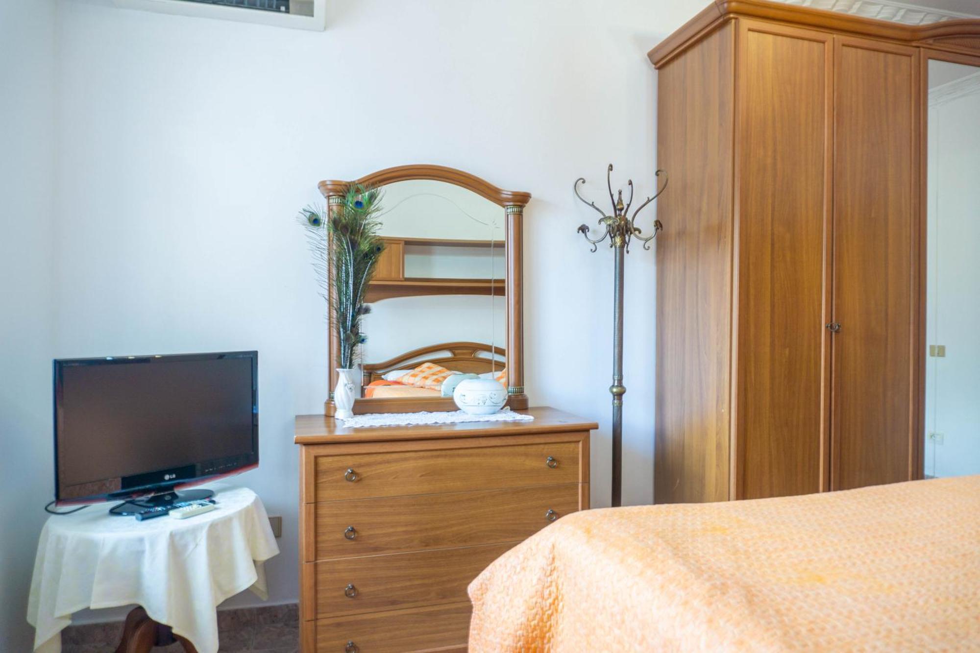 Bllok Bright Private Bedrooms With Private Bathroom On Shared Apartment Tirana Exterior foto